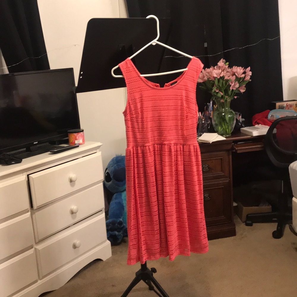 A pink sleeveless dress!